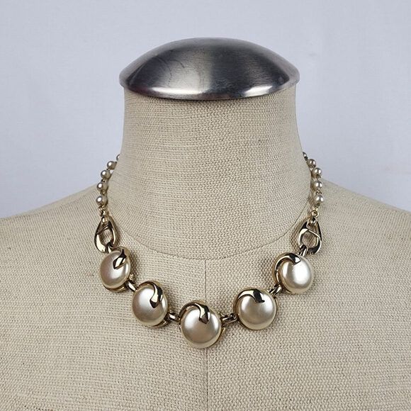 Vintage Gold Tone Cream Faux Pearl Collar Necklace - Picture 1 of 6